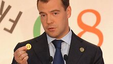 D.Medvedevas demonstruoja pasaulinės valiutos pavyzdį