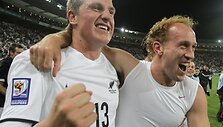 Naujosios Zelandijos futbolininkai džiaugiasi patekimu į pasaulio futbolo čempionatą