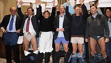 Politikai Italijoje nusimovė kelnes