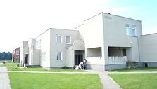 Druskininkų savivaldybėje, Viečiūnuose, 7 &scaron;eimos jau apsigyveno naujame socialiniame būste, kuriam pritaikytos kurį laiką visai nenaudotos administracinės patalpos.