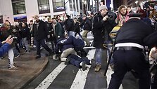 Policija susirėmė su &bdquo;Užimk Volstritą&ldquo; dalyviais