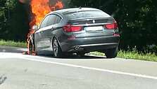 greitkelyje-i-klaipeda-sudege-bmw-automobilis