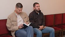  Liudvikas Vasiliauskas (de&scaron;inėje) ir Vytenis &Scaron;lenys teisme