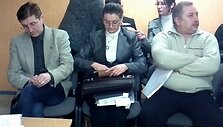 J.Žeimienė kaltinamųjų suole su broliu Artūru (kairėje) ir aviacijos konsultantu A.Vasinu.