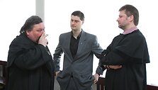 Vytenis &Scaron;lenys su advokatais teisme