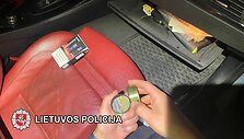 Bylos įkalčiai: automobilyje aptikta kvai&scaron;alų