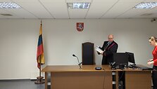 Proceso &scaron;eimininkas Mindaugas Striaukas teismo salėje prie&scaron; pat posėdį.