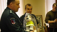 Penktos klasės moksleivio Augusto Petrylos ir jo tėvo pagerbimas &Scaron;iaulių policijoje