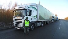 Vilkikas &bdquo;Scania&ldquo; su puspriekabe