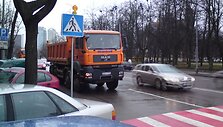 Sunkvežimiai labai užstoja matomumą.