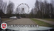 pareigunai-priciupo-paauglius-pavojingai-pramogaujancius-apleistame-atrakcionu-parke