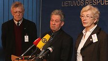 Profesinių sąjungų atstovai Algirdas Kvedaravičius, Vydas Puskepalis ir Aldona Ja&scaron;inskienė 