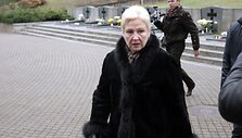Seimo pirmininkė Irena Degutienė lankosi kapinėse