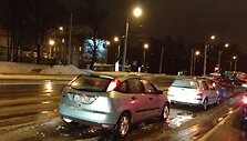 Vilniuje &ndash; labai slidu, &Scaron;vitrigailos gatvėje susidūrė du automobiliai