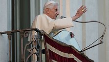 Popiežius vie&scaron;ai atsisveikino su publika, susirinkusia Kastel Gandolfe