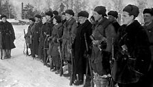 Solnečnogorsko rajono partizanų būrio rikiuotė Pamaskvėje (būrio vadas &ndash; Aleksejus Pachomovas). 1941 m. lapkritis&ndash;gruodis.
