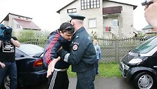 Žmonės neįleido antstolio į Kedžių namą
