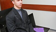 Pareig8nai neprisimena, ar P.Peciulevičius dalyvavo eitynėse. 
