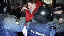 Policija sulaiko mitingo dalyvius