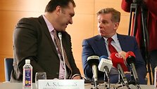 LKF prezidentas Arvydas Sabonis ir užsienio reikalų ministras Audronius Ažubalis.