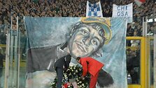 Didžiuliai tragi&scaron;kai žuvusio G.Sandri atvaizdo plakatai sutinkami kone kiekvienose Italijoje vykstančiose futbolo varžybose.