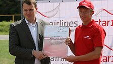 Ketvirtadienį tarp K.Vasiliausko (de&scaron;inėje) ir &bdquo;Star 1 Airlines&ldquo; pasira&scaron;yta bendradarbiavimo sutartis iki lenktynininkui pavyks praverti &bdquo;Formulės-1&ldquo; varžybų duris.