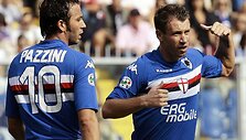Smogiamasis &bdquo;Sampdoria&ldquo; duetas &ndash; Antonio Cassano (de&scaron;inėje) ir Gianpaolo Pazzini &scaron;į kartą turėjo tenkintis lygiosiomis