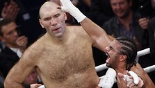 Naujuoju pasaulio sunkaus svorio bokso čempionu pagal WBA versiją tapęs britas D.Haye už rusą N.Valujevą &scaron;e&scaron;tadienį Vokietijoje vykusioje dvikovoje buvo nepalyginamai vikresnis ir varžovą nugalėjo ta&scaron;kais