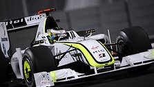 Sėkmingų derybų atveju, čempioni&scaron;kas &bdquo;Brawn&ldquo; bolidas kitą sezoną vadintųsi &bdquo;Mercedes&ldquo; ir būtų dažomas ne baltai-salotinėmis spalvomis, o tradicine Vokietijos automobilių gamintojos &ndash; sidabrine spalva
