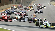 &Scaron;iemet prie &bdquo;Formulės-1&ldquo; varžybų starto linijos gali i&scaron;sirikiuoti net 14 komandų