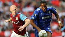 D.Drogba (de&scaron;inėje) pelnė pirmąjį rungtynių įvartį