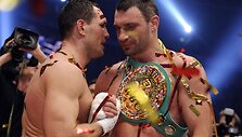 38&ndash;erių V.Kličko 17 metų jaunesnį A.Sosnowskį įveikė nokautu 10-ajame raunde