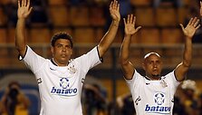 Ronaldo (kairėje) laimėjo lažybas prie&scaron; Roberto Carlosą