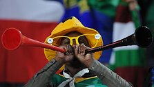 Vuvuzelos &ndash; nepageidaujamos daugumoje Anglijos stadionų