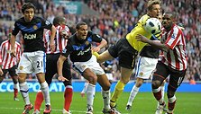 &bdquo;Manchester United&ldquo; (tamsi apranga) ir &bdquo;Sunderland&ldquo; i&scaron;siskyrė be įvarčių