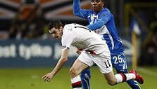 &bdquo;Manchester City&ldquo; (balta apranga) suklupo prie&scaron; Lenkijos čempionus