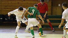 Salės futbolo rungtynių akimirka