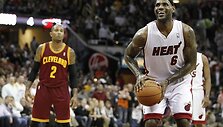 LeBronas Jamesas savo sugrįžimą į Klivlandą pavertė pragaru &bdquo;Cavaliers&ldquo; gerbėjams.