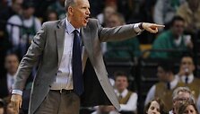 &bdquo;76ers&ldquo; treneris Dougas Collinsas neranda vietos aik&scaron;telėje lietuviui Dariui Songailai.