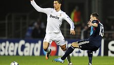 Cristiano Ronaldo (kairėje) pirmose rungtynėse su &bdquo;Lyon&ldquo;