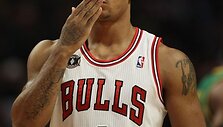 Derrickas Rose'as &scaron;iemet demonstruoja įspūdingą žaidimą.