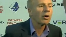Ove Christensenas žurnalistą nusprendė pamokyti smūgiu.