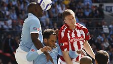 &bdquo;Manchester City&ldquo; (žydra apranga) i&scaron;kovojo pirmąjį titulą po 35 metų pertraukos.