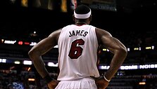 Dvi pirmosios NBA sezono savaitės jau buvo at&scaron;auktos, tačiau lygai gresia ir ilgesnė pertrauka.