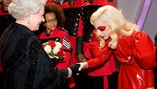 Lady GaGa susitiko su Didžiosios Britanijos karaliene Elizabeth II