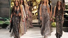 Roberto Cavalli 2011-ųjų pavasario-vasaros kolekcijos modeliai