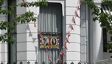 Tokiomis dekoracijomis namus puo&scaron;ti ryžosi retas londonietis.
