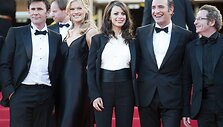 Filmo &bdquo;Artistas&ldquo; pristatymas 64-ajame Kanų kino festivalyje (i&scaron; kairės): Mi&scaron;elis Hazanavičius, Missy Pyle, Berenice Bejo, Jeanas Dujardinas ir Guillaume'as Schiffmanas