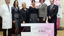 Pirmadienį 65 tūkst. Lt paramą Lietuvos sveikatos mokslų universiteto ligoninės &bdquo;Kauno klinikų&ldquo; Onkologijos ir hematologijos klinikai įteikė, jau devintus metus Lietuvoje aktyviai veikiantis &bdquo;Avon&ldquo; &bdquo;Rožinio kaspino&ldquo; fondas kartu su &scaron;ių metų &bdquo;Žygio prie&scaron; krūties vėžį&ldquo; ambasadore, talentinga muzikos a