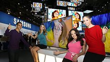 &bdquo;Samsung&ldquo; i&scaron;maniųjų televizorių stendas. 